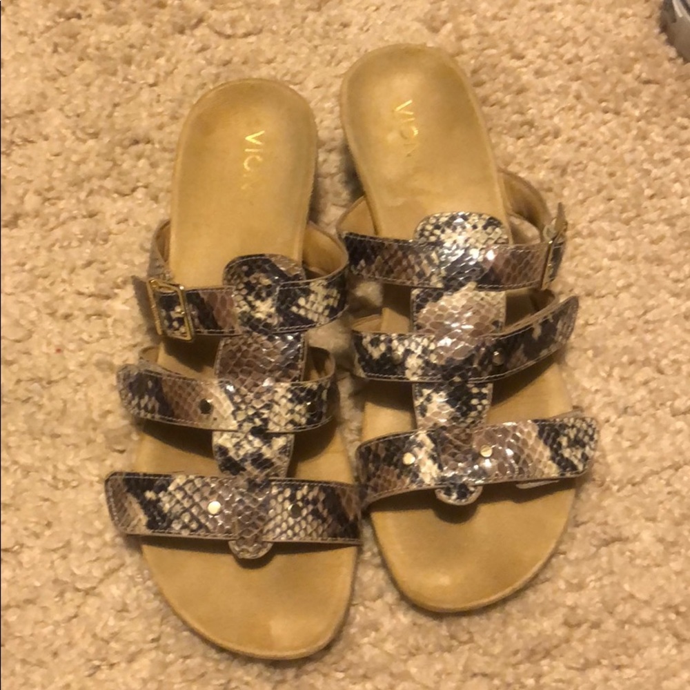 Vionic adjustable snake skin slip on 1 1/2” heel